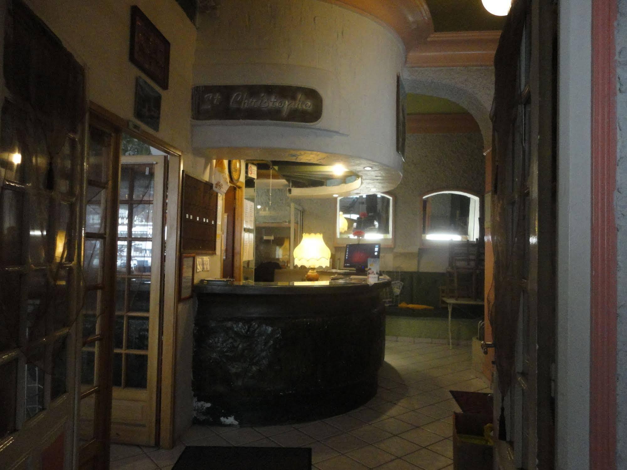Hotel-Restaurant Le Saint Christophe ルルド エクステリア 写真