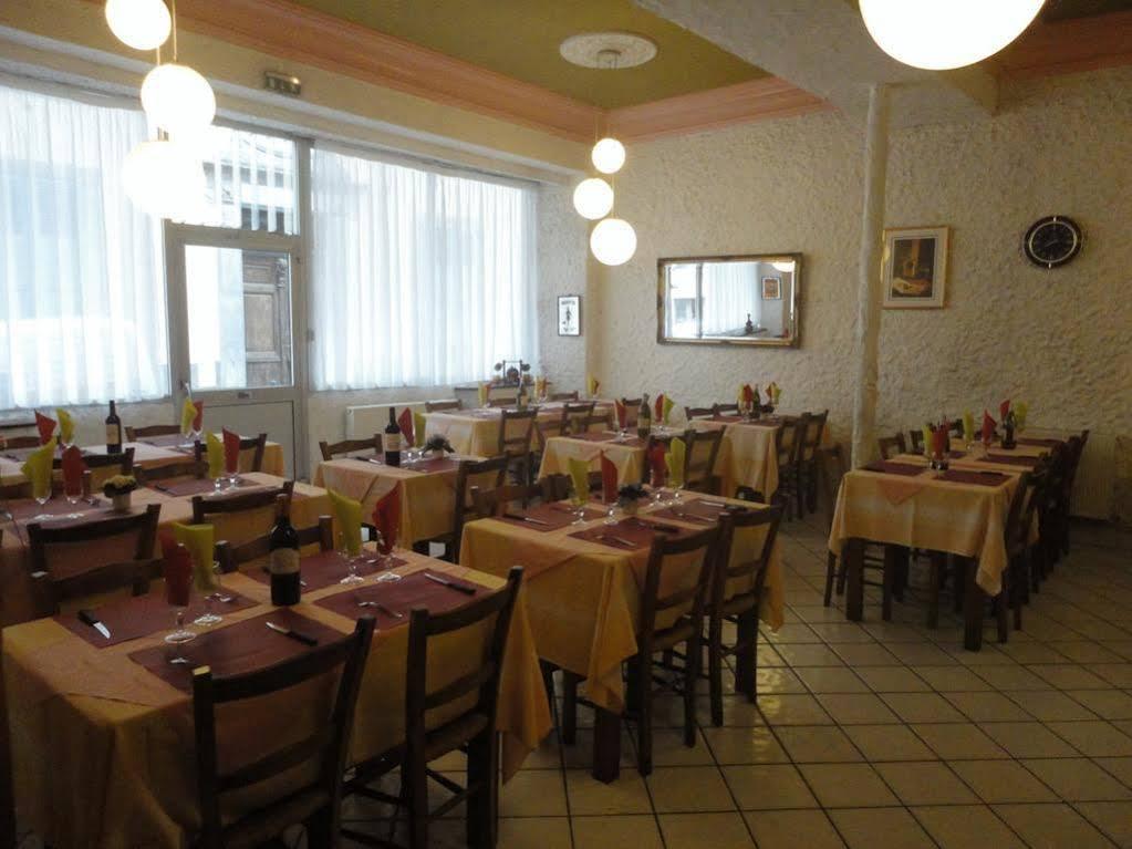 Hotel-Restaurant Le Saint Christophe ルルド エクステリア 写真