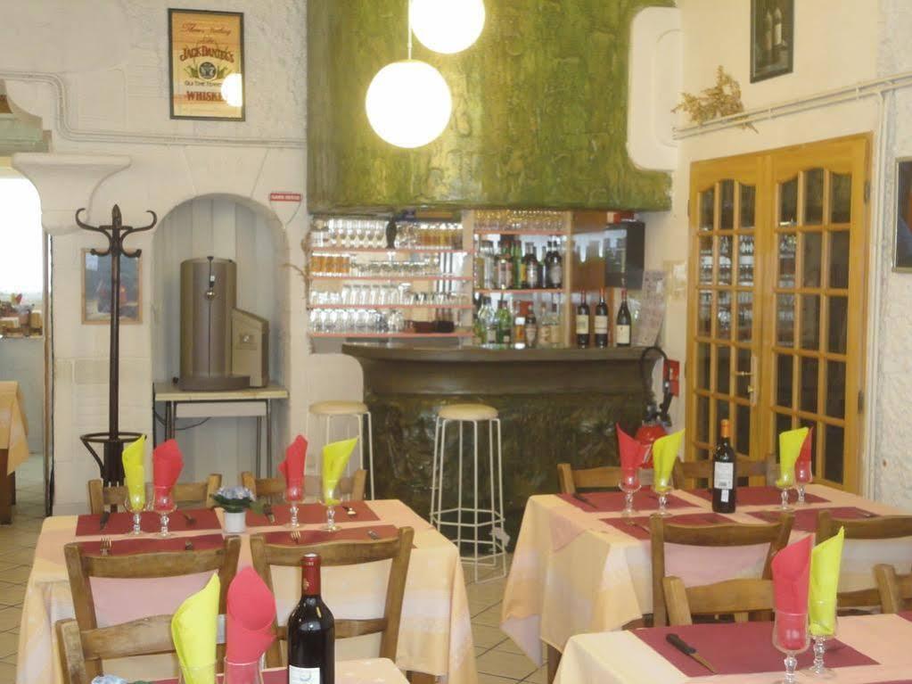 Hotel-Restaurant Le Saint Christophe ルルド エクステリア 写真