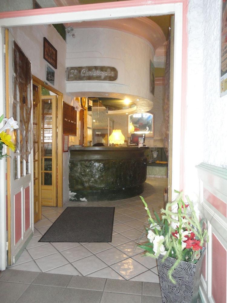 Hotel-Restaurant Le Saint Christophe ルルド エクステリア 写真