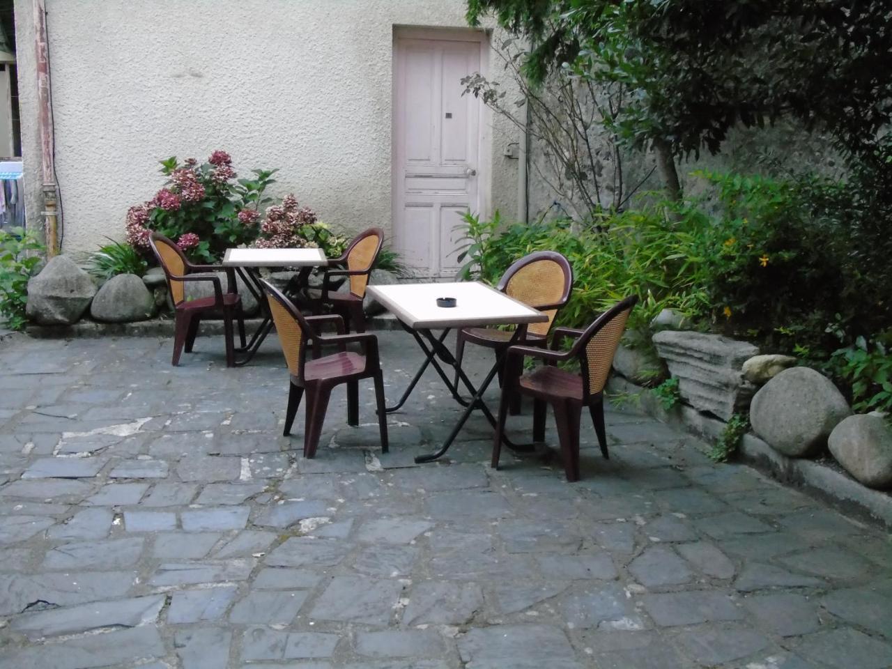 Hotel-Restaurant Le Saint Christophe ルルド エクステリア 写真
